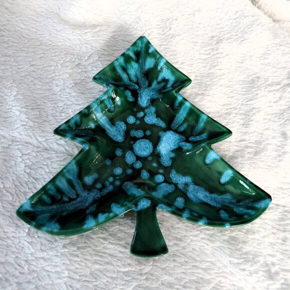 Vintage Pottery or Ceramic Material Christmas Tree Decor Plate Marked D.P 1977 - Picture 5 of 9